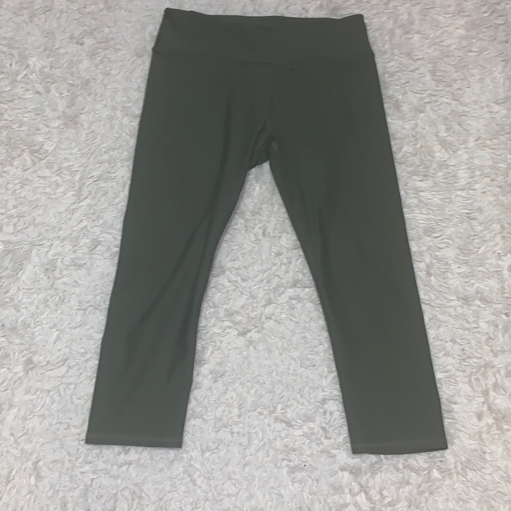 🌟Fabletics Army Green High Waisted Leggings🌟